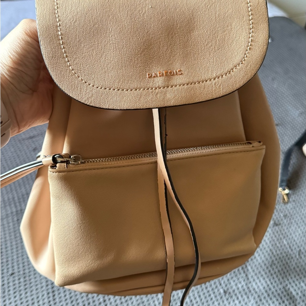 Cream Crossbody Bag with Textured Leather and Metallic Hardware - Picture 6 of 7